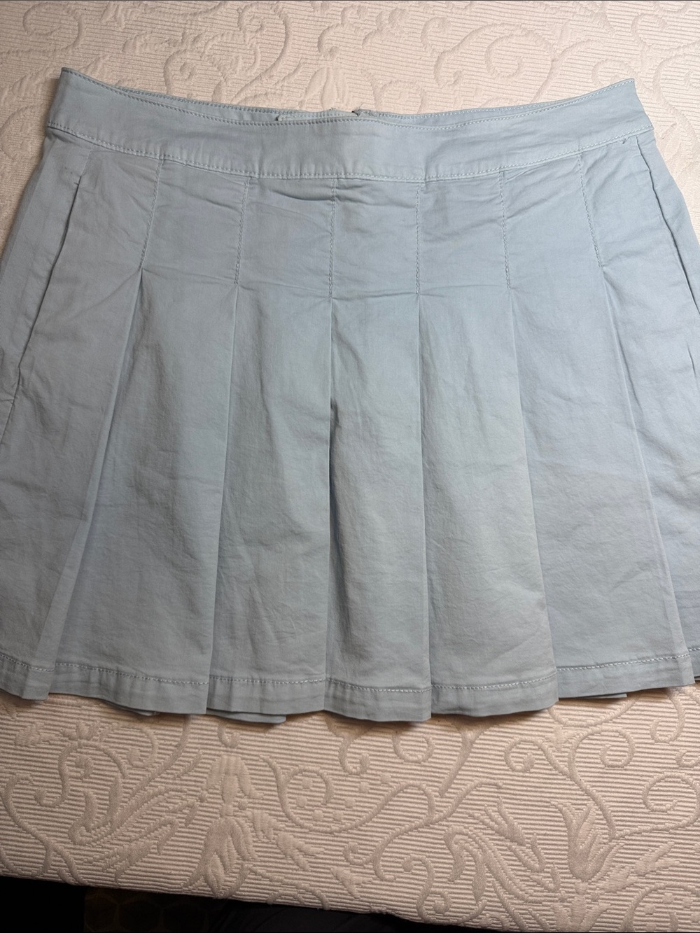 American Eagle Outfitters Light Blue Pleated Mini Skirt. Size 10.